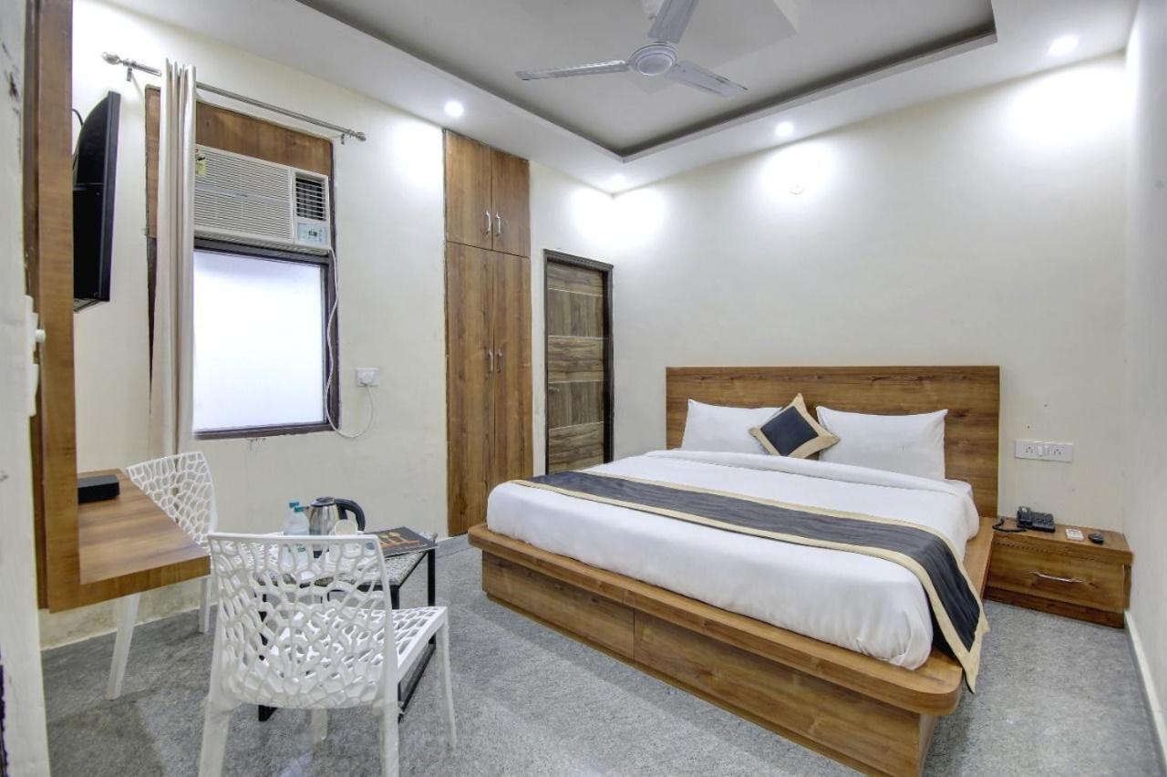 Hotel Premier Noida 135 Exterior foto